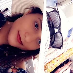 Meet your Posher, Dina